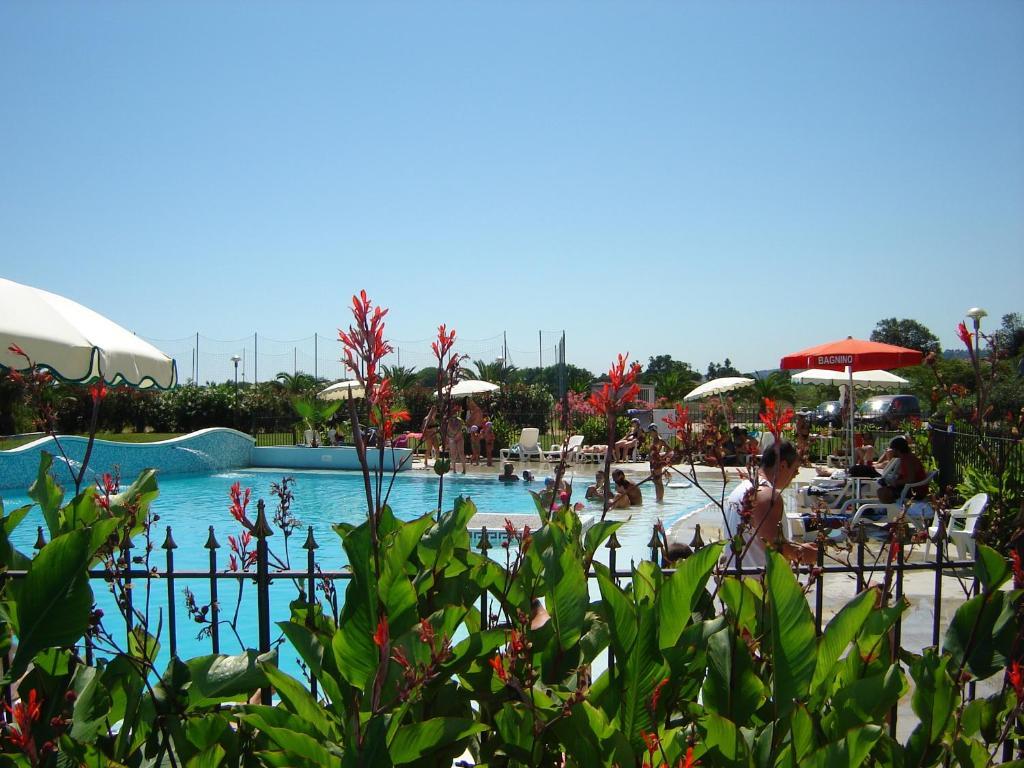 Elena Club Resort Silvi Marina Eksteriør billede