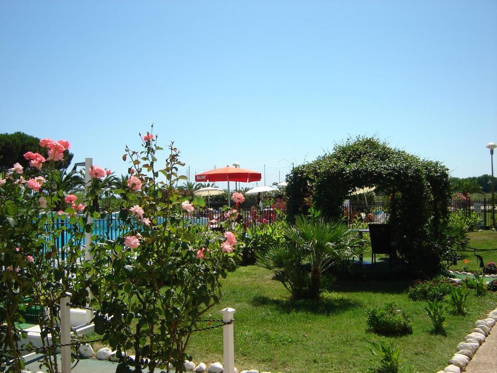 Elena Club Resort Silvi Marina Eksteriør billede
